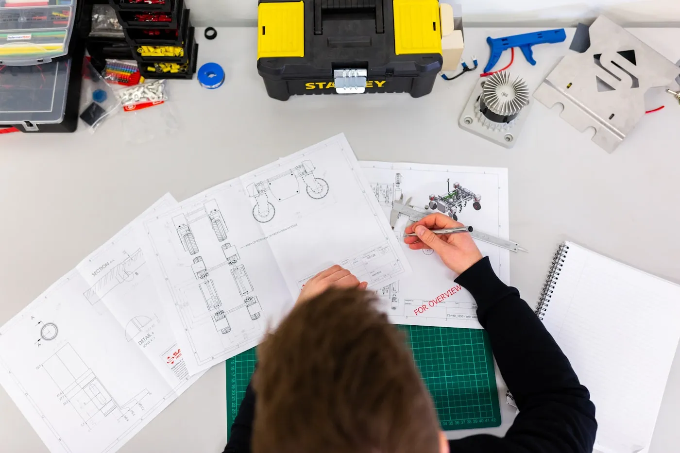 Precision electronics diagnostics at the JWS repair bench